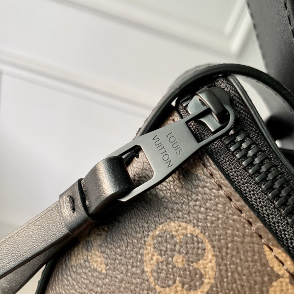 l0*is V*t0n moon crossbody