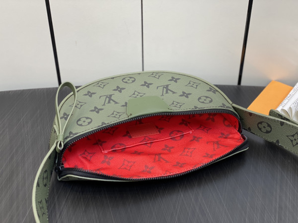 l0*is V*t0n moon crossbody