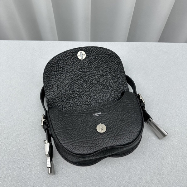 B**rry chess satchel