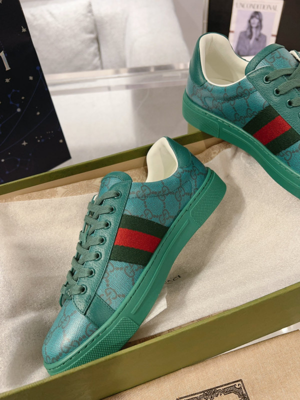 G*u*i sneaker