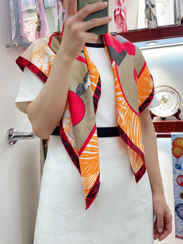 H**mes scarf
