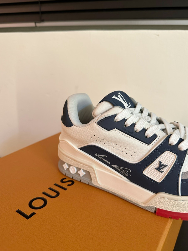 l0*is V*t0n sneakers