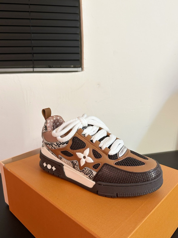 l0*is V*t0n sneakers