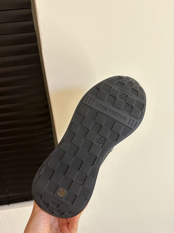 l0*is V*t0n sneakers