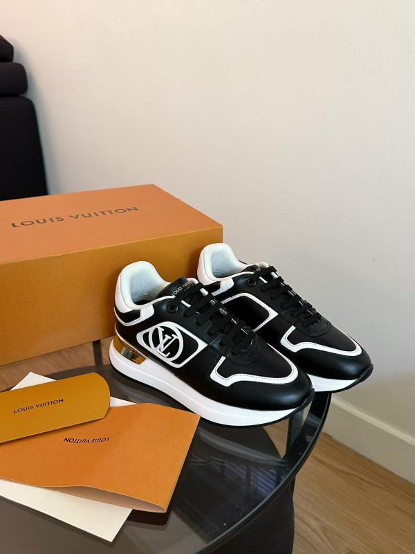 l0*is V*t0n sneakers
