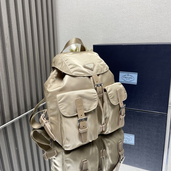 Pra*a re-nylon backpack-23.5*28*12cm