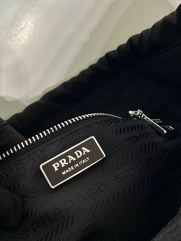 Pra*a vintage hobo bag-23*18*8cm