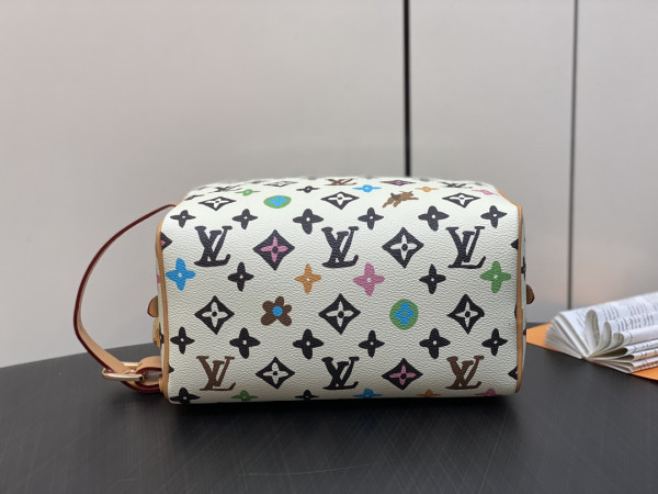 l0*is V*t0n locker dopp kit bag-23*13*12cm