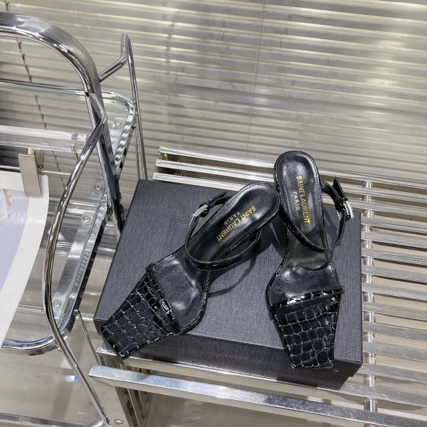 Sa**t Lau*nt heels