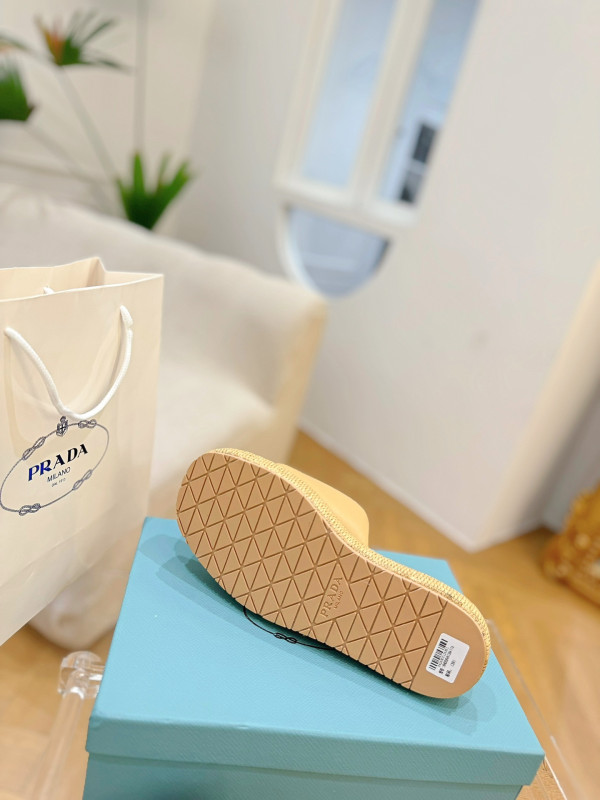 Pra*a sandals