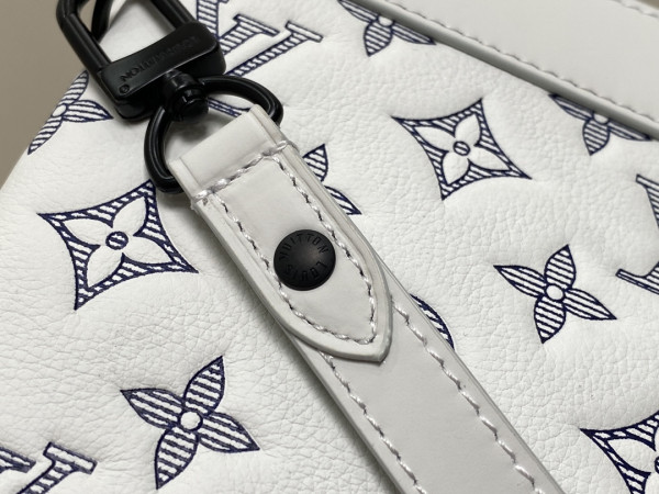 l0*is V*t0n pochette to-go-30*21.5*2cm
