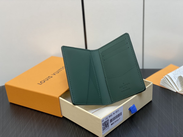 l0*is V*t0n pocket organizer-7.5*11.1*1 cm