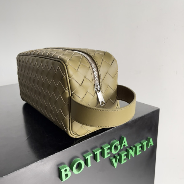 bo*te*ga Ve*ne*ta  intrecciato leather wallet-on-strap