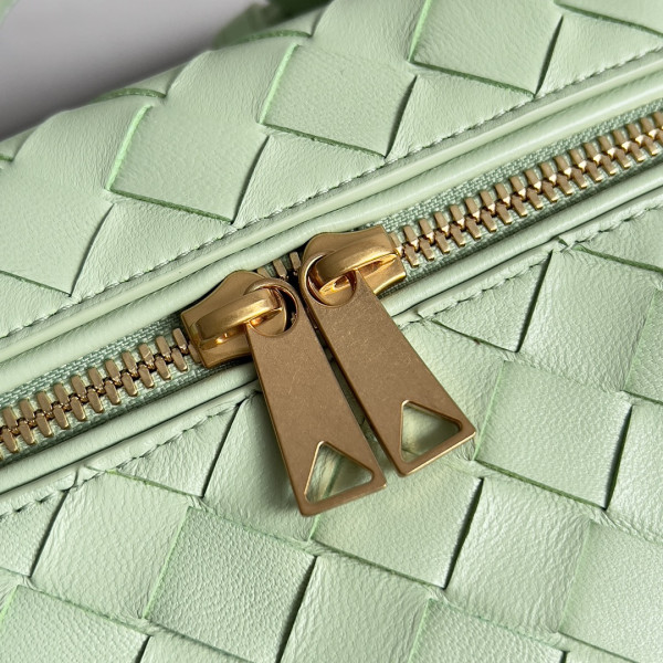 bo*te*ga Ve*ne*ta  vanity case crossbody bag