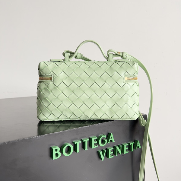 bo*te*ga Ve*ne*ta  vanity case crossbody bag