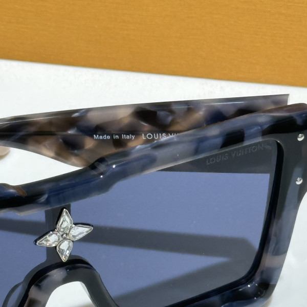 louvis V*t0n sunglasses