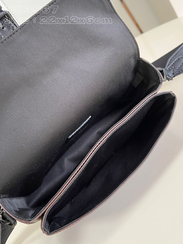 l0*is V*t0n montsouris wearable wallet
