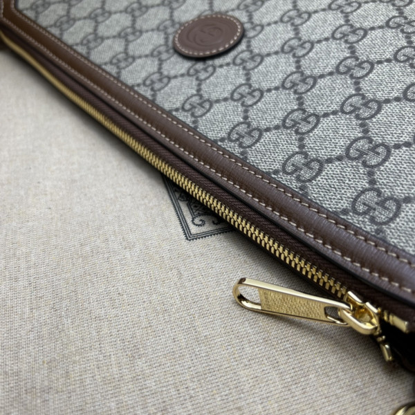 G*u*i messenger bag with interlocking g