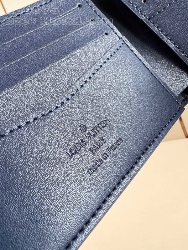 l0*is V*t0n slender wallet-11*8.5*2cm