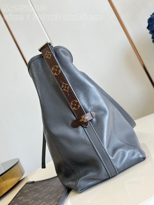 l0*is V*t0n carryall mm- 39 x 30 x 15cm