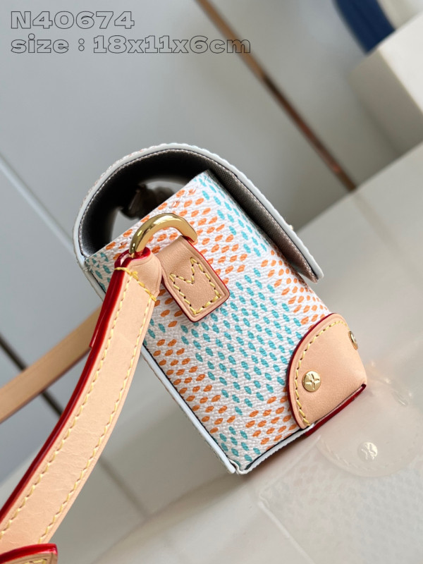 l0*is V*t0n steamer wearable wallet-18*11*6.5cm