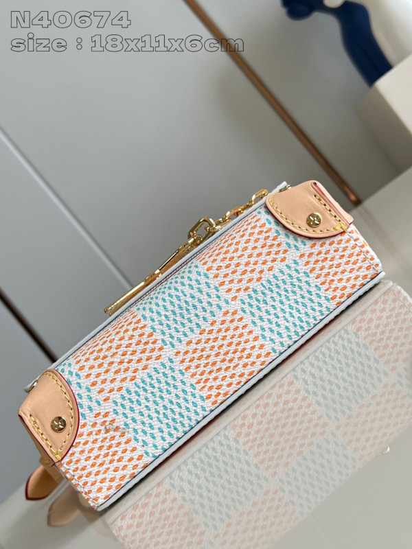 l0*is V*t0n steamer wearable wallet-18*11*6.5cm