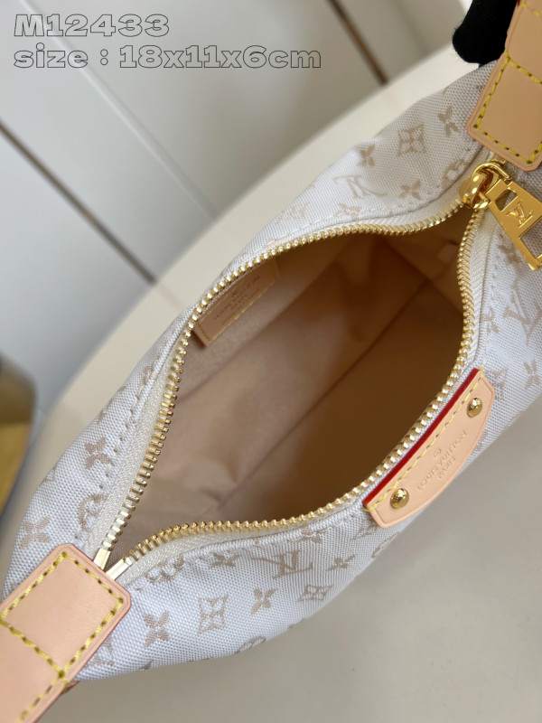 l0*is V*t0n hills pochette