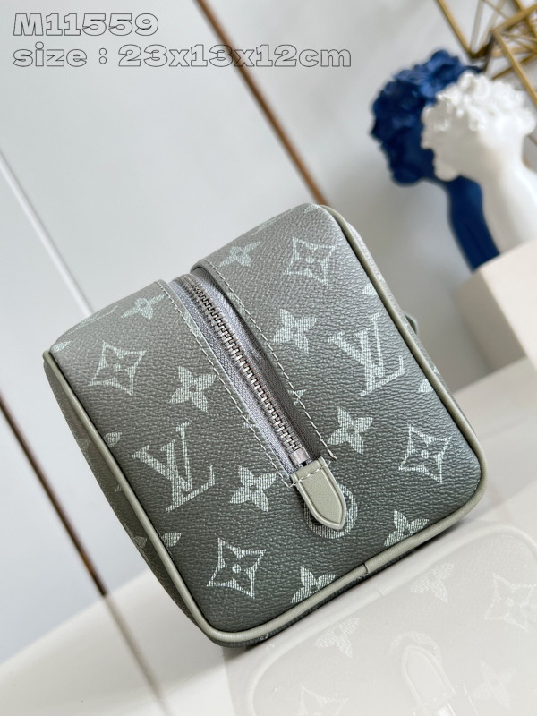 l0*is V*t0n locker dopp kit bag-23*13*12cm