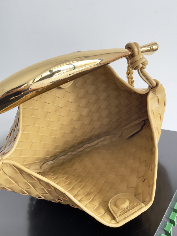 bo*te*ga Ve*ne*ta sardine with chain-33*20*4cm