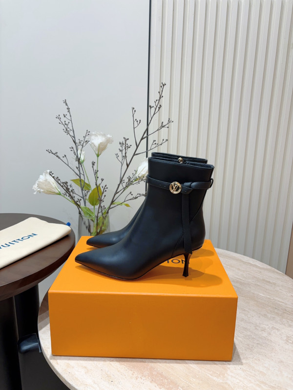 l0*is V*t0n stellar ankle boot