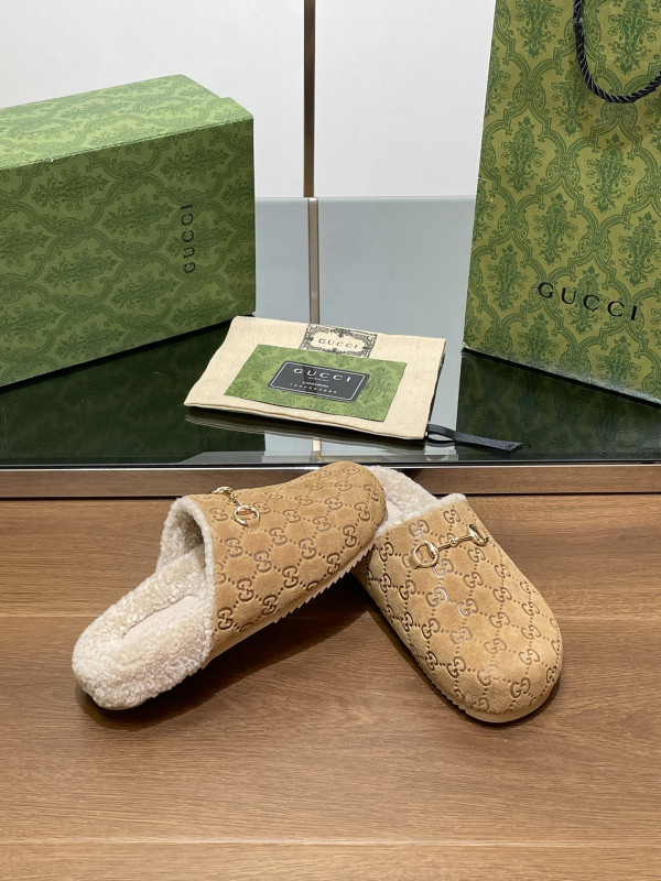 G*u*i horsebit slipper