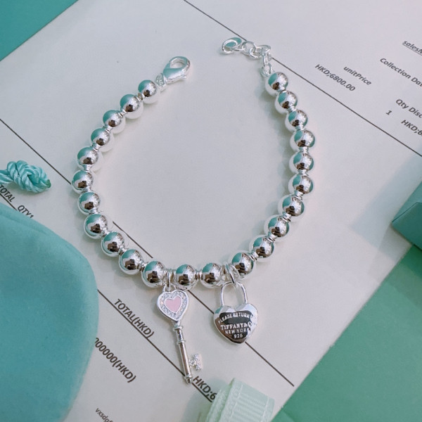 T*f*ny bracelet