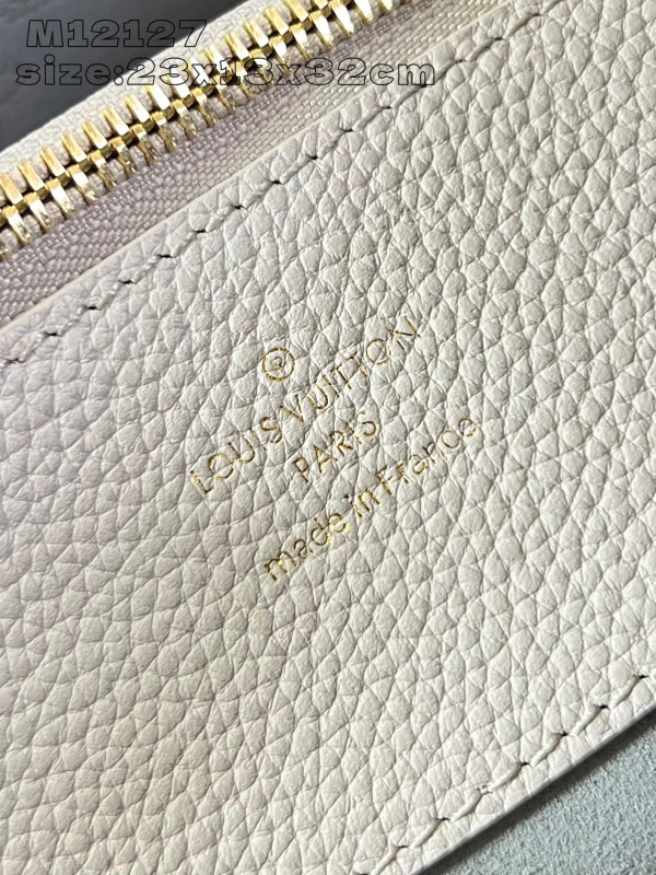 l0*is V*t0n bella tote