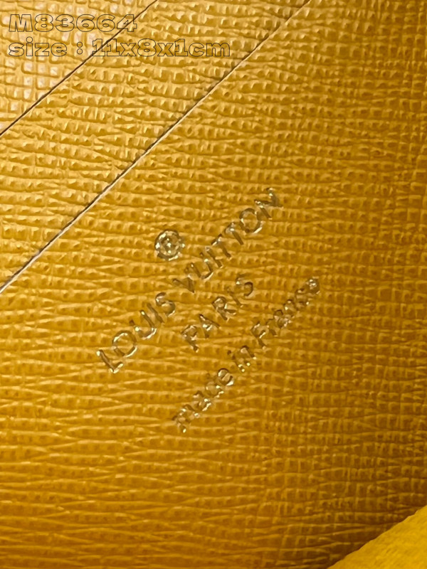 l0*is V*t0n noa compact wallet-11*8.5*1.5cm