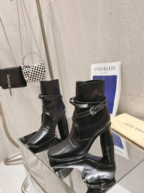 l0*is V*t0n boots