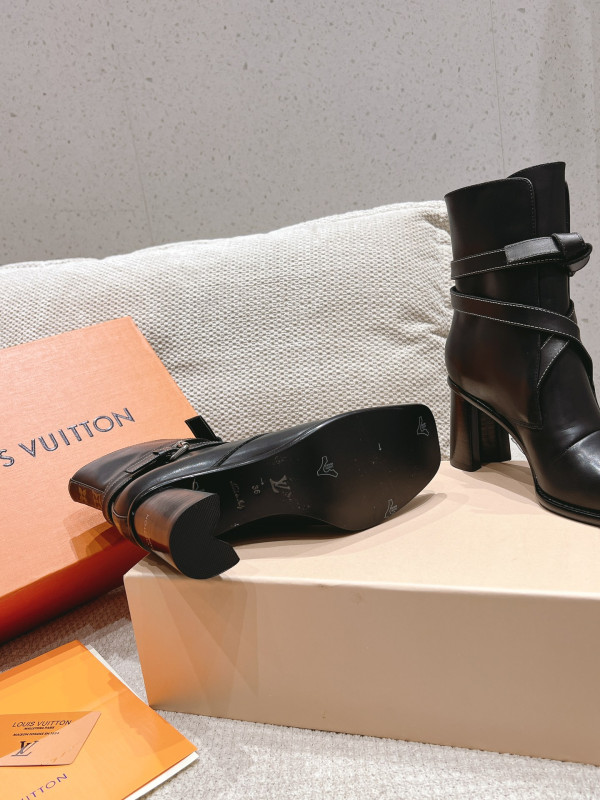 l0*is V*t0n boots