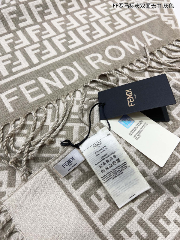 F**di scarf