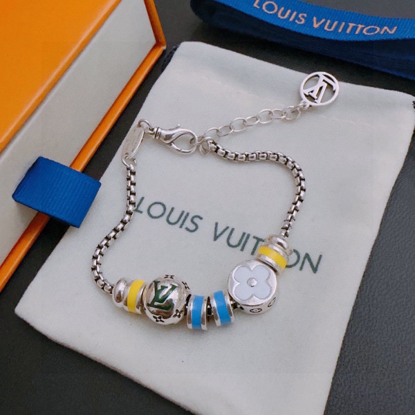 l0*is V*t0n bracelet