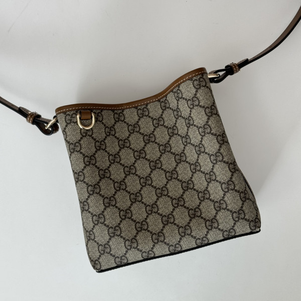 G*u*i gg emblem mini bucket bag