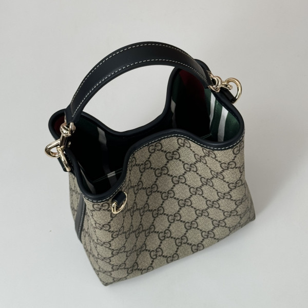 G*u*i gg emblem mini bucket bag