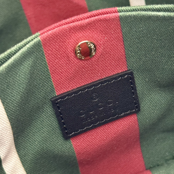 G*u*i gg emblem mini bucket bag
