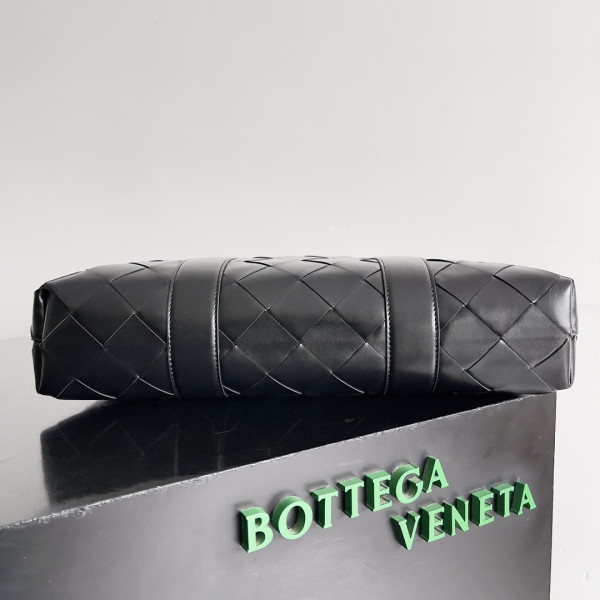 bo*te*ga Ve*ne*ta slim intrecciato briefcase