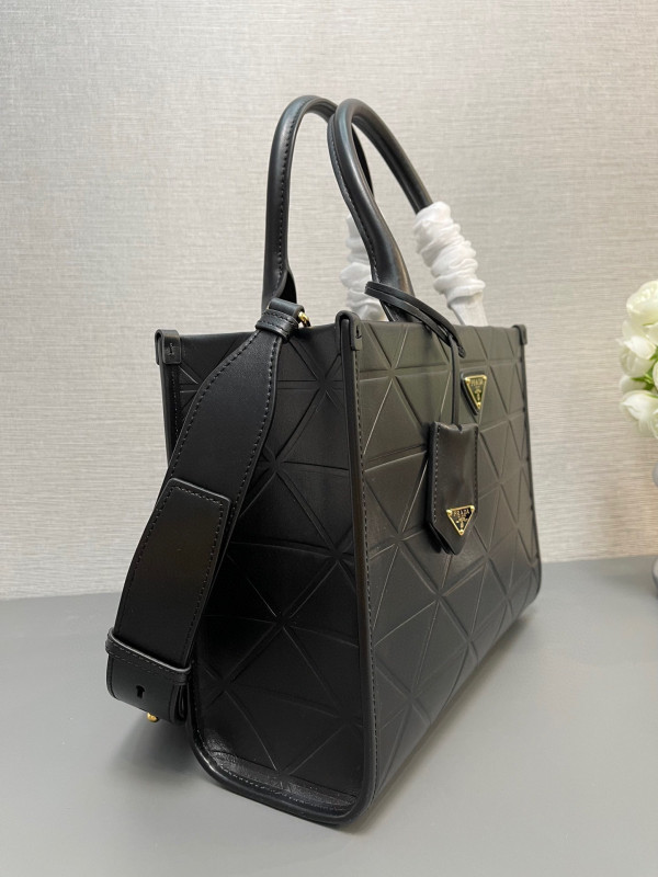 Pra*a symbole medium leather bag