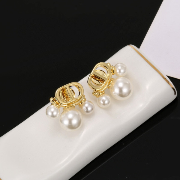 DI0R EARRINGS