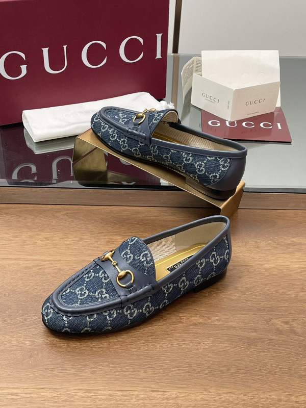 G*u*i loafer