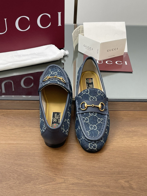 G*u*i loafer
