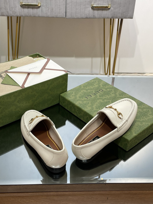 G*u*i loafer