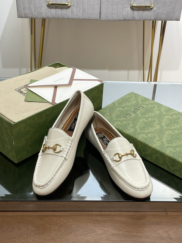 G*u*i loafer
