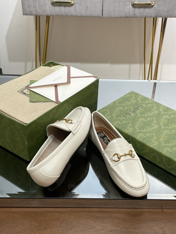 G*u*i loafer
