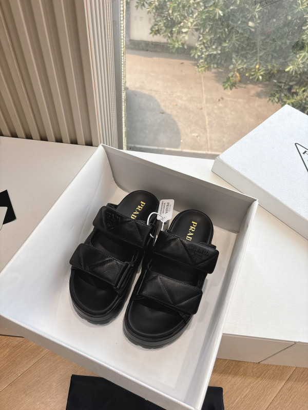 Pra*a sandals